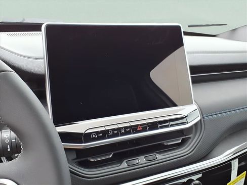 New 2026 Jeep Compass Latitude image 16