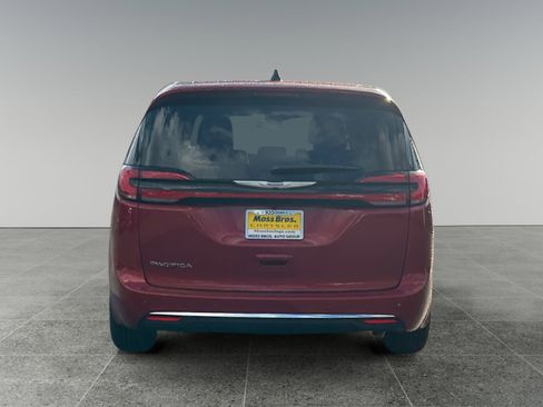 New 2026 Chrysler Pacifica Select image 4