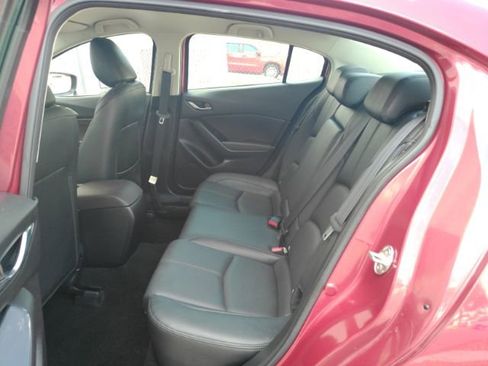 Used 2018 MAZDA MAZDA3 Touring FWD image 17