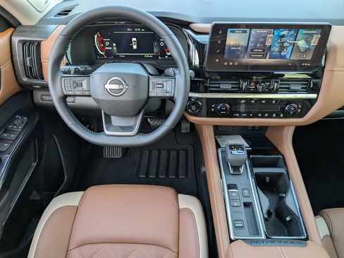 New 2026 Nissan Pathfinder Platinum FWD image 9