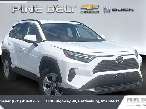 Used 2025 Toyota RAV4 XLE image 1