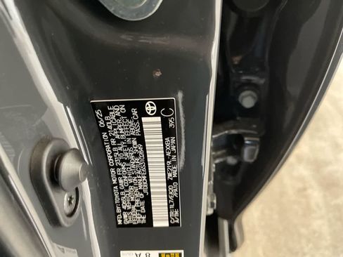 Used 2025 Toyota Corolla XLE image 28