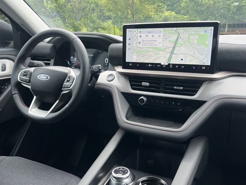 New 2026 Ford Explorer Active RWD image 3