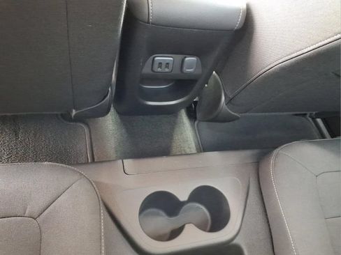 Used 2016 GMC Canyon SLE RWD image 7