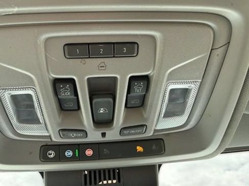 Used 2025 GMC Sierra 3500 Denali AWD/4WD image 36