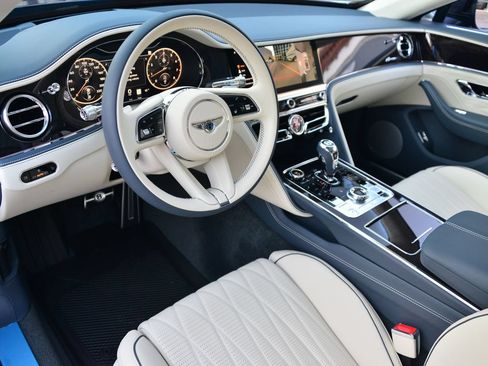 Used 2023 Bentley Flying Spur Azure AWD/4WD image 2