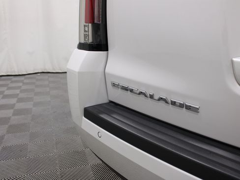 Used 2019 Cadillac Escalade Luxury AWD/4WD image 29