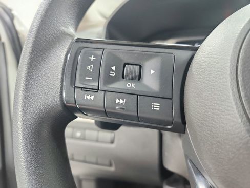Used 2023 Nissan Rogue SV AWD/4WD image 17
