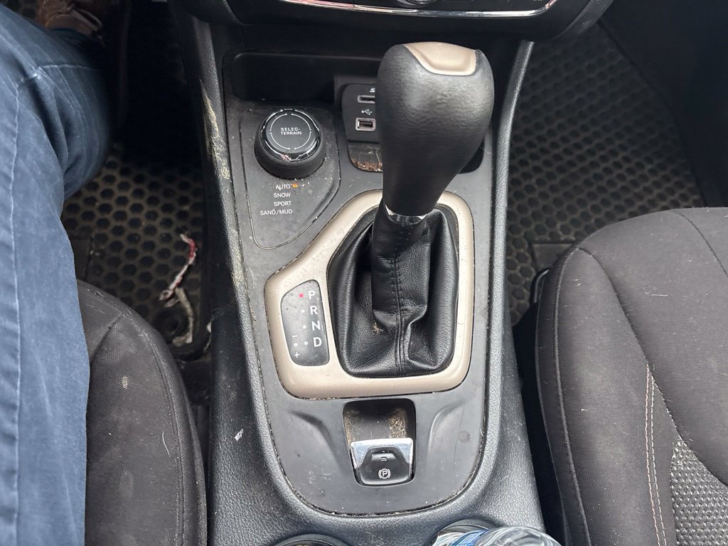 Used 2016 Jeep Cherokee 75th Anniversary AWD/4WD image 22
