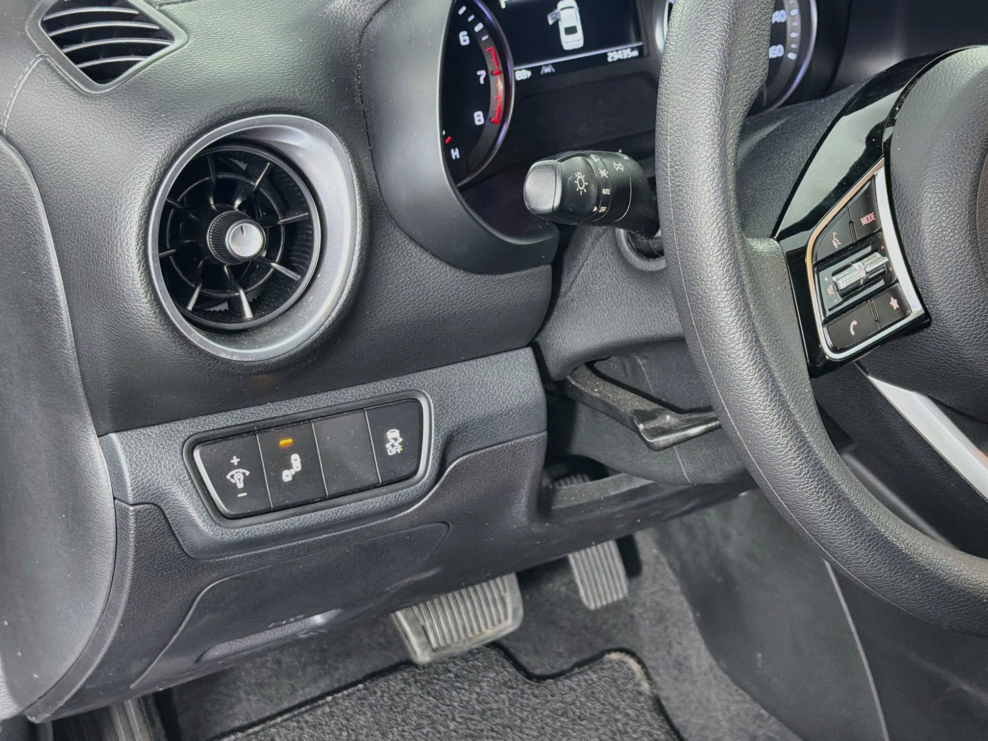 Used 2024 Kia Forte LXS w/ LXS Technology Package FWD image 17