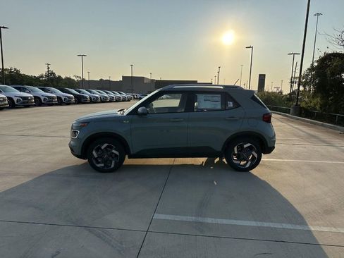 New 2025 Hyundai Venue Limited image 8