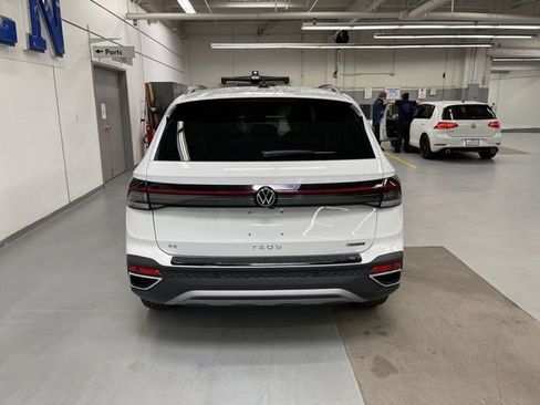New 2026 Volkswagen Taos SE image 3