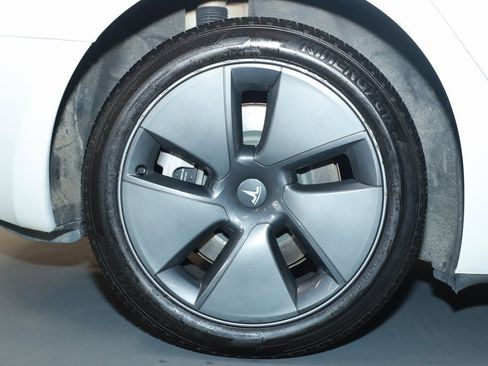 Used 2023 Tesla Model 3 Standard Range image 26