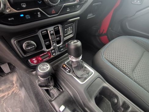 Used 2024 Jeep Wrangler Unlimited Rubicon 4xe AWD/4WD image 11
