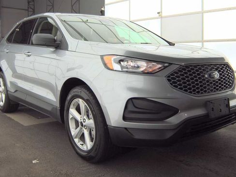 Used 2023 Ford Edge SE image 2