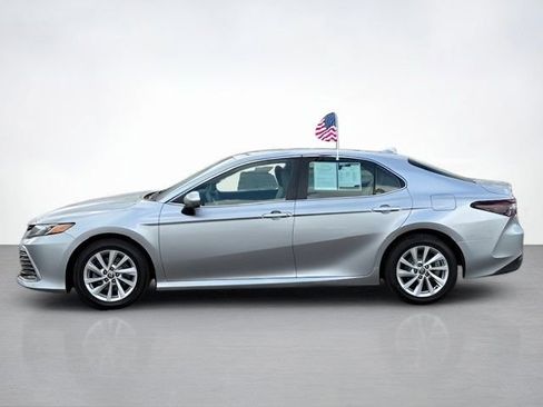 Used 2021 Toyota Camry LE image 6