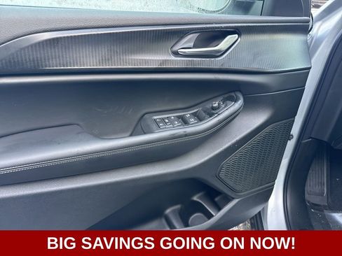 New 2025 Jeep Grand Cherokee L Laredo image 18