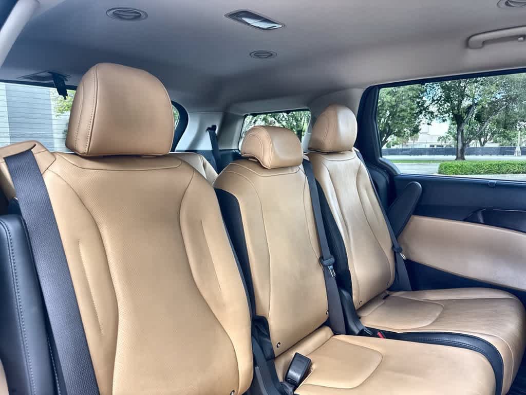 Used 2024 Kia Carnival EX FWD image 26