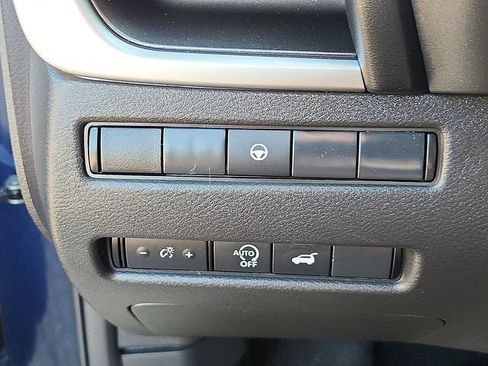 Used 2025 Nissan Rogue SV AWD/4WD image 28