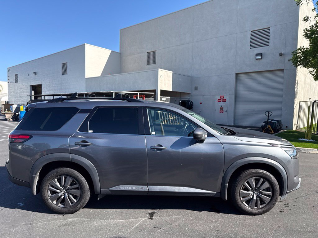 Used 2024 Nissan Pathfinder SV FWD image 3