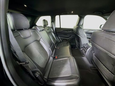 Used 2024 Jeep Grand Cherokee Altitude image 28