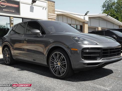 Used 2019 Porsche Cayenne Turbo w/ Premium Plus Package AWD/4WD image 9