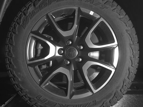 Used 2025 Jeep Compass Trailhawk image 12