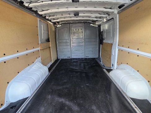 Used 2018 Nissan NV 2500 SL w/ Navigation Package RWD image 9