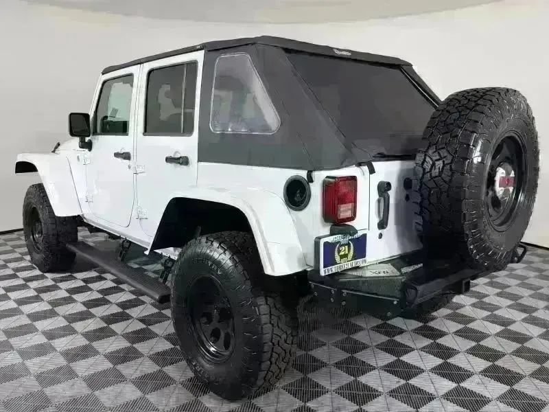 Used 2018 Jeep Wrangler Unlimited Rubicon w/ Connectivity Group AWD/4WD image 8