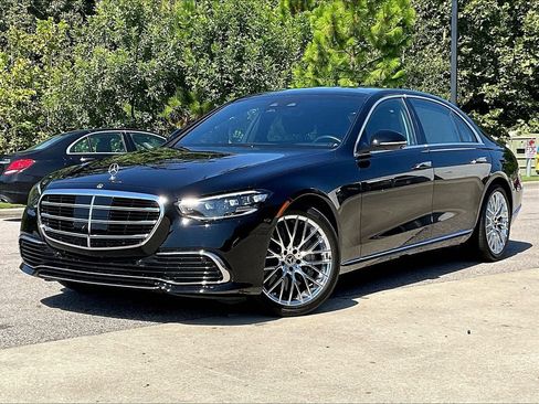 Used 2025 Mercedes-Benz S 580 4MATIC Sedan image 2