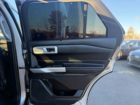 Used 2023 Ford Explorer Limited AWD/4WD image 15