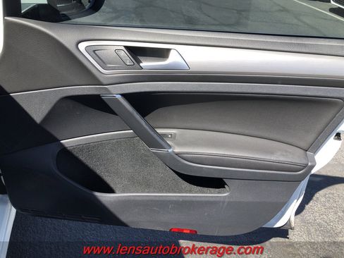 Used 2017 Volkswagen Golf SE FWD image 22