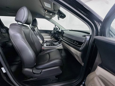 Used 2026 Kia Carnival FWD image 32