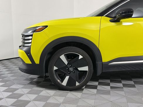 Used 2025 Nissan Kicks SR w/ SR Premium Package FWD image 27