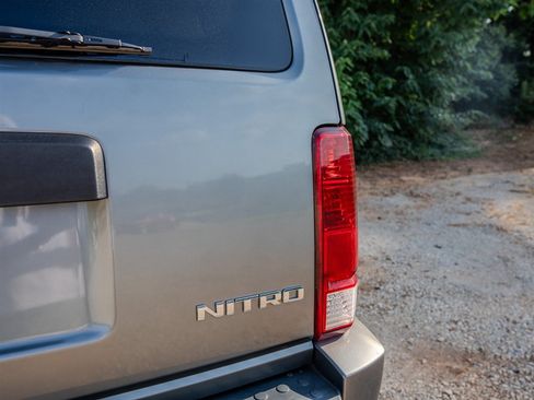 Used 2011 Dodge Nitro Heat RWD image 11