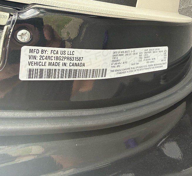 Used 2023 Chrysler Pacifica Touring-L FWD image 28