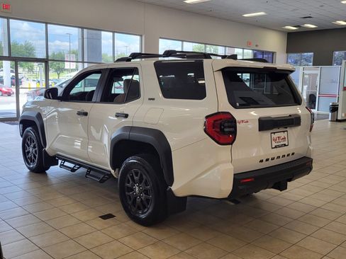 Used 2025 Toyota 4Runner SR5 AWD/4WD image 5