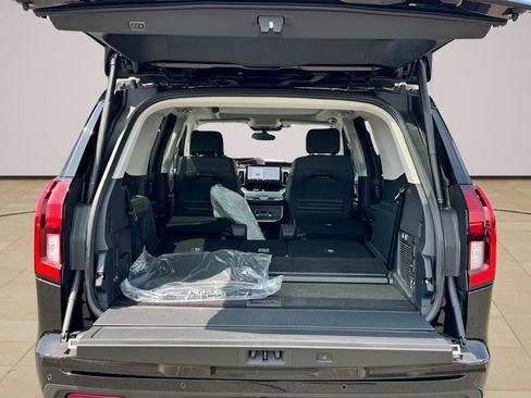 New 2025 Ford Expedition Active image 21