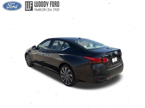 Used 2024 Nissan Altima 2.5 SL AWD/4WD image 3