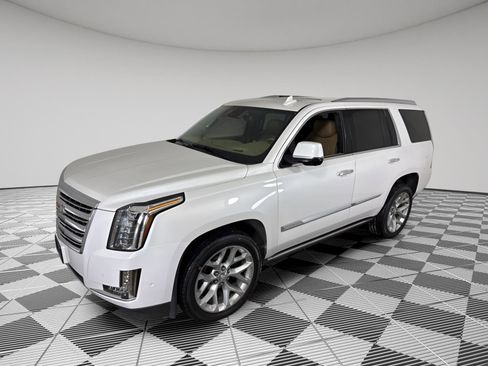 Used 2020 Cadillac Escalade Platinum image 10