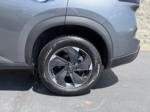 Used 2024 Nissan Rogue SV AWD/4WD image 10