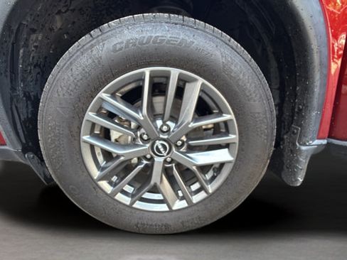 Used 2025 Nissan Rogue S AWD/4WD image 21