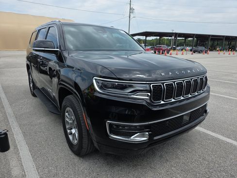Used 2024 Jeep Wagoneer 2WD image 4