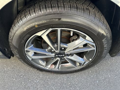 Used 2024 Kia Forte LXS image 29