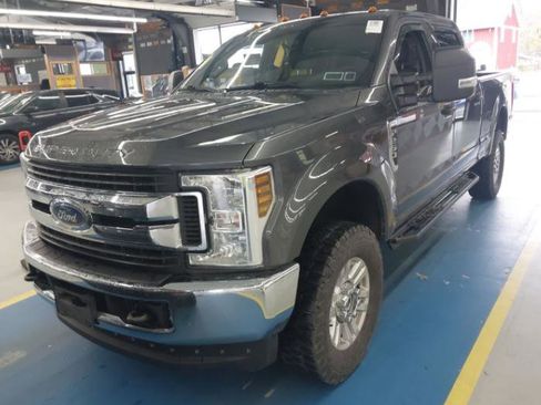 Used 2019 Ford F250 XLT w/ FX4 Off-Road Package AWD/4WD image 1