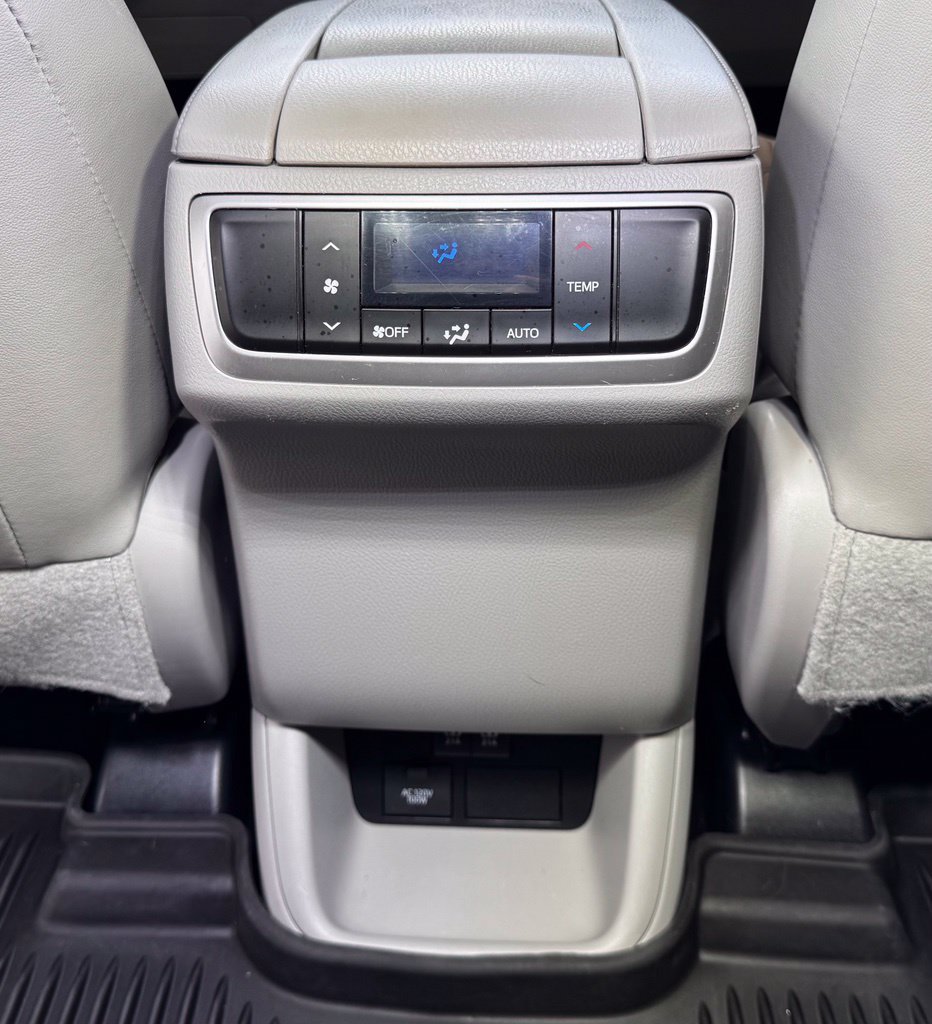 Used 2017 Toyota Highlander Limited AWD/4WD image 43