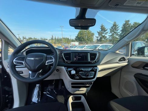 Used 2024 Chrysler Voyager LX FWD image 31