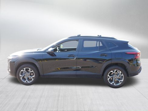 Used 2025 Chevrolet Trax LT FWD image 4