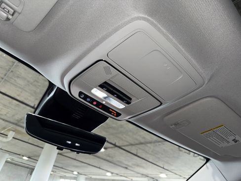 Used 2025 GMC Acadia Denali w/ Super Cruise Package FWD image 33