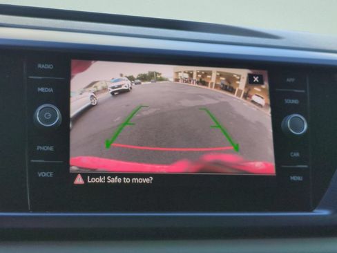 Used 2023 Volkswagen Taos SE w/ Panoramic Sunroof Package FWD image 18